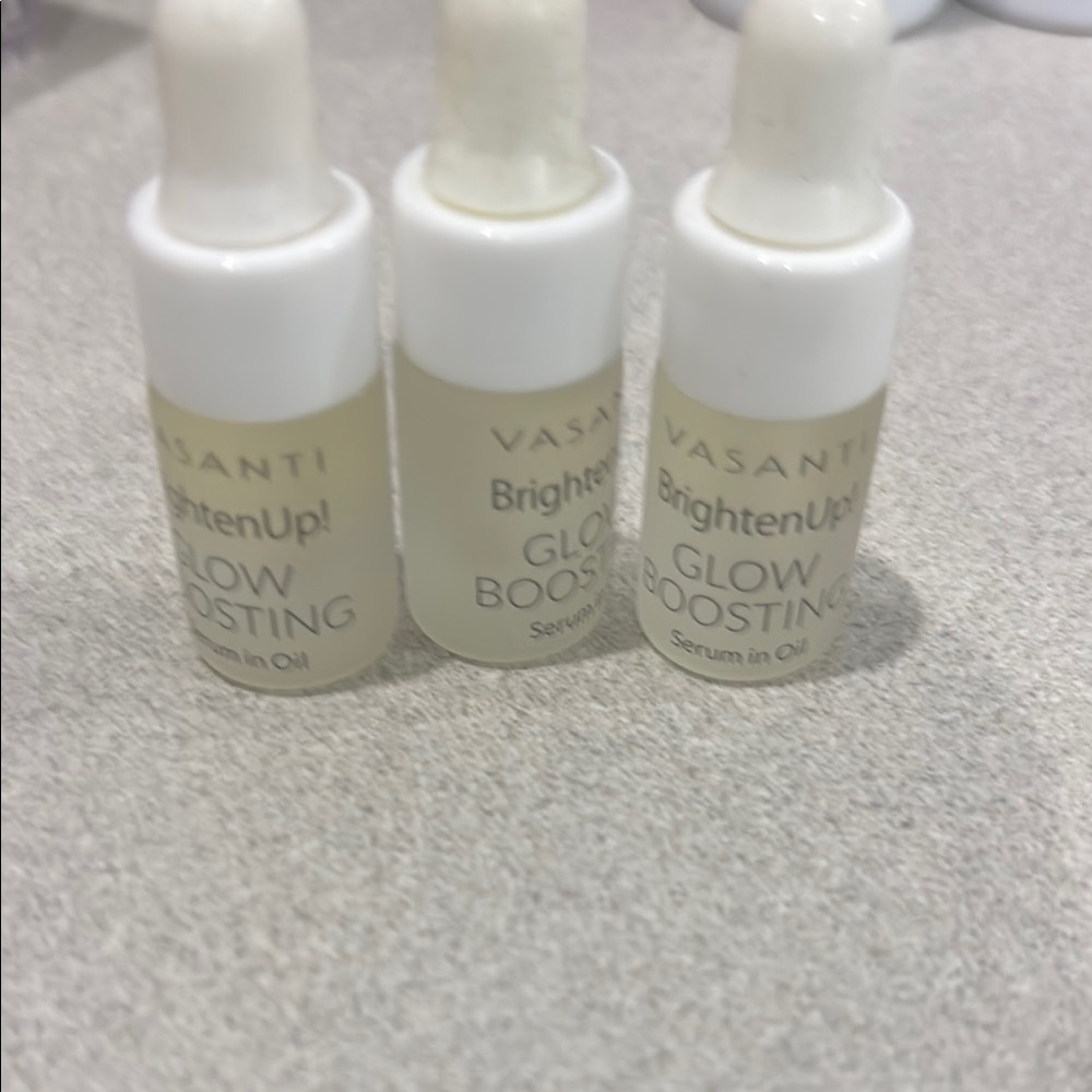 Vasanti brighten up Glow Boosting Serum Trio